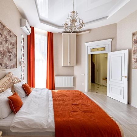 2 Bedroom Apartment Tykha Street City Center With Parking Place Lwów Zewnętrze zdjęcie