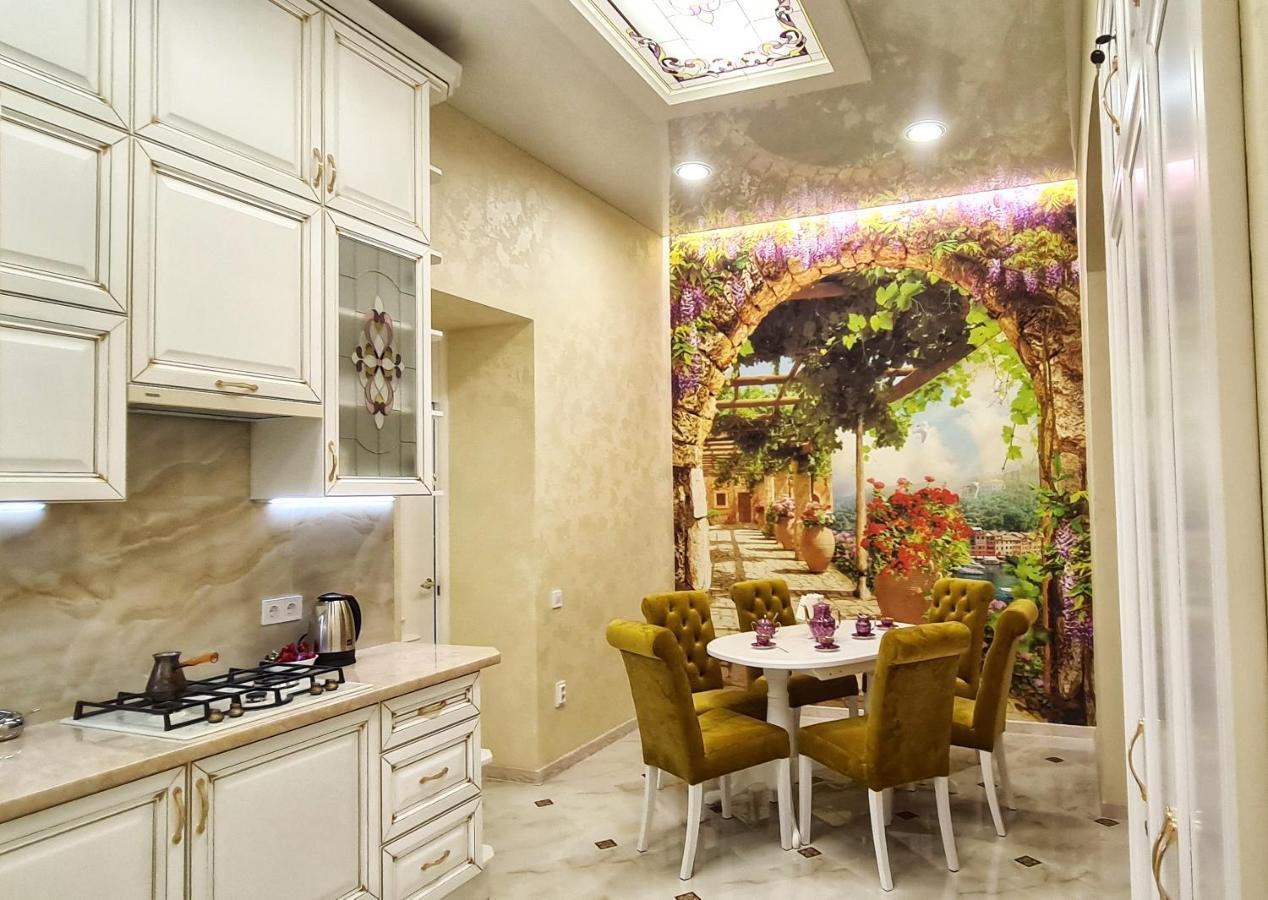 2 Bedroom Apartment Tykha Street City Center With Parking Place Lwów Zewnętrze zdjęcie