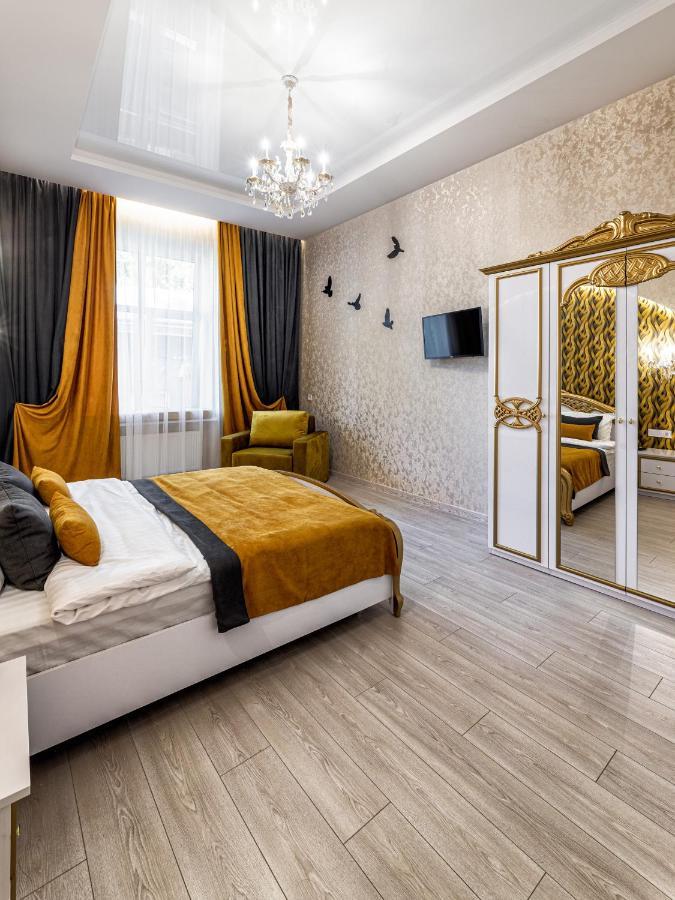 2 Bedroom Apartment Tykha Street City Center With Parking Place Lwów Zewnętrze zdjęcie