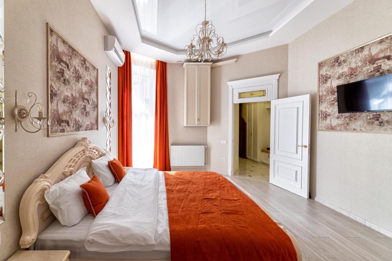 2 Bedroom Apartment Tykha Street City Center With Parking Place Lwów Zewnętrze zdjęcie