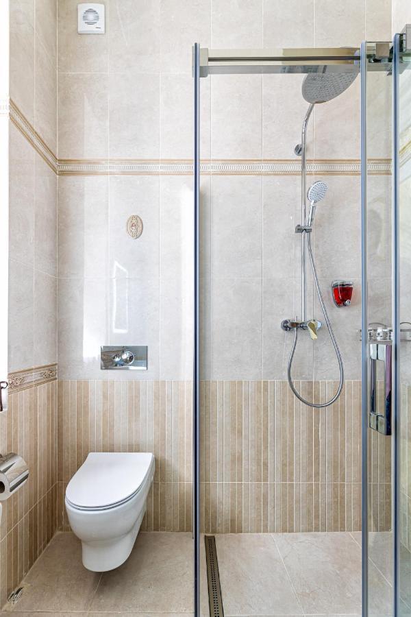 2 Bedroom Apartment Tykha Street City Center With Parking Place Lwów Zewnętrze zdjęcie