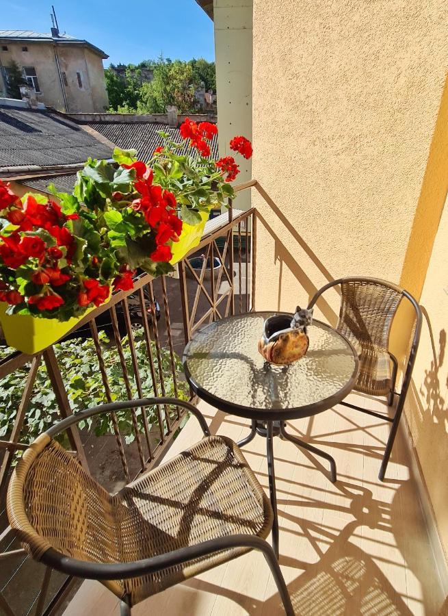 2 Bedroom Apartment Tykha Street City Center With Parking Place Lwów Zewnętrze zdjęcie