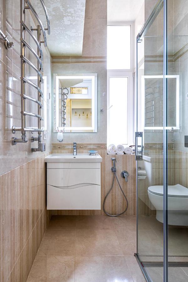 2 Bedroom Apartment Tykha Street City Center With Parking Place Lwów Zewnętrze zdjęcie