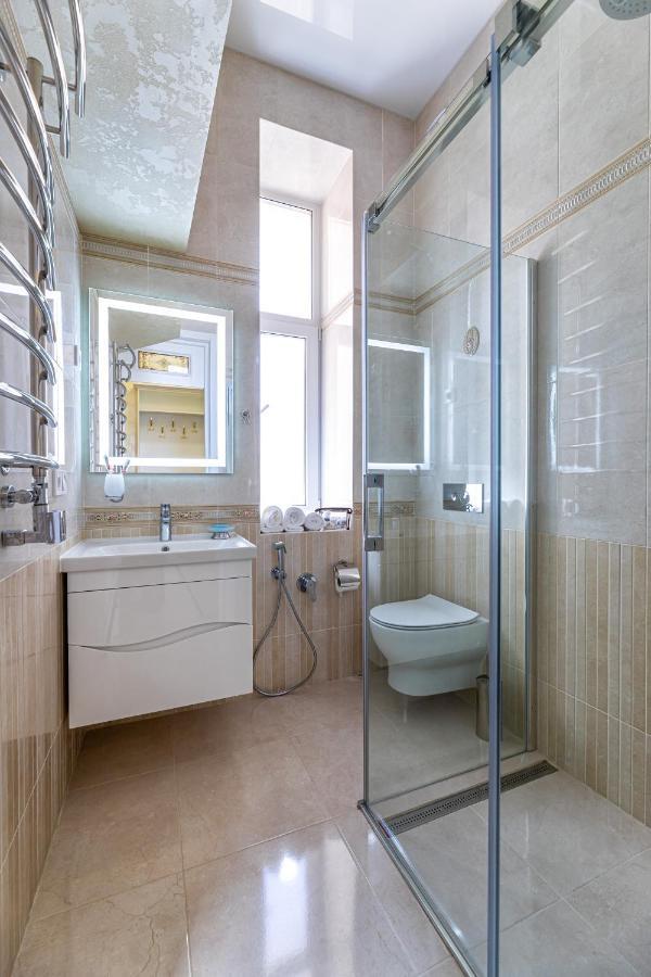 2 Bedroom Apartment Tykha Street City Center With Parking Place Lwów Zewnętrze zdjęcie