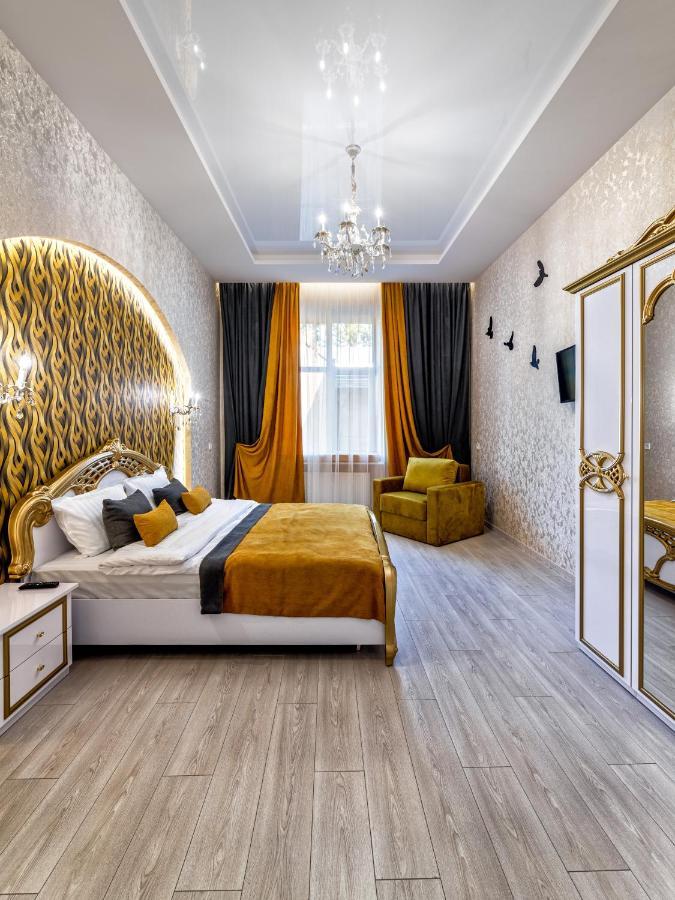 2 Bedroom Apartment Tykha Street City Center With Parking Place Lwów Zewnętrze zdjęcie