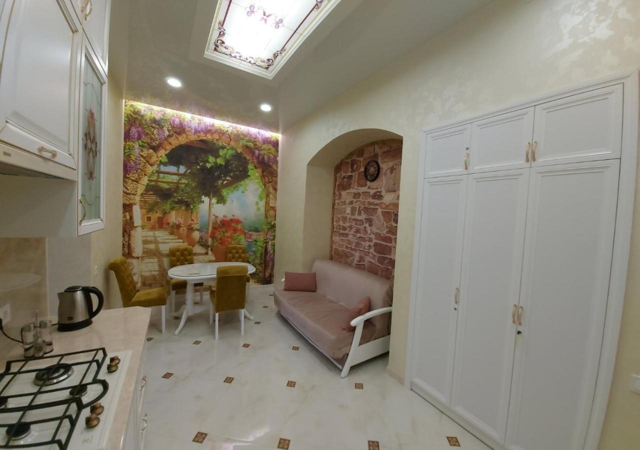 2 Bedroom Apartment Tykha Street City Center With Parking Place Lwów Zewnętrze zdjęcie